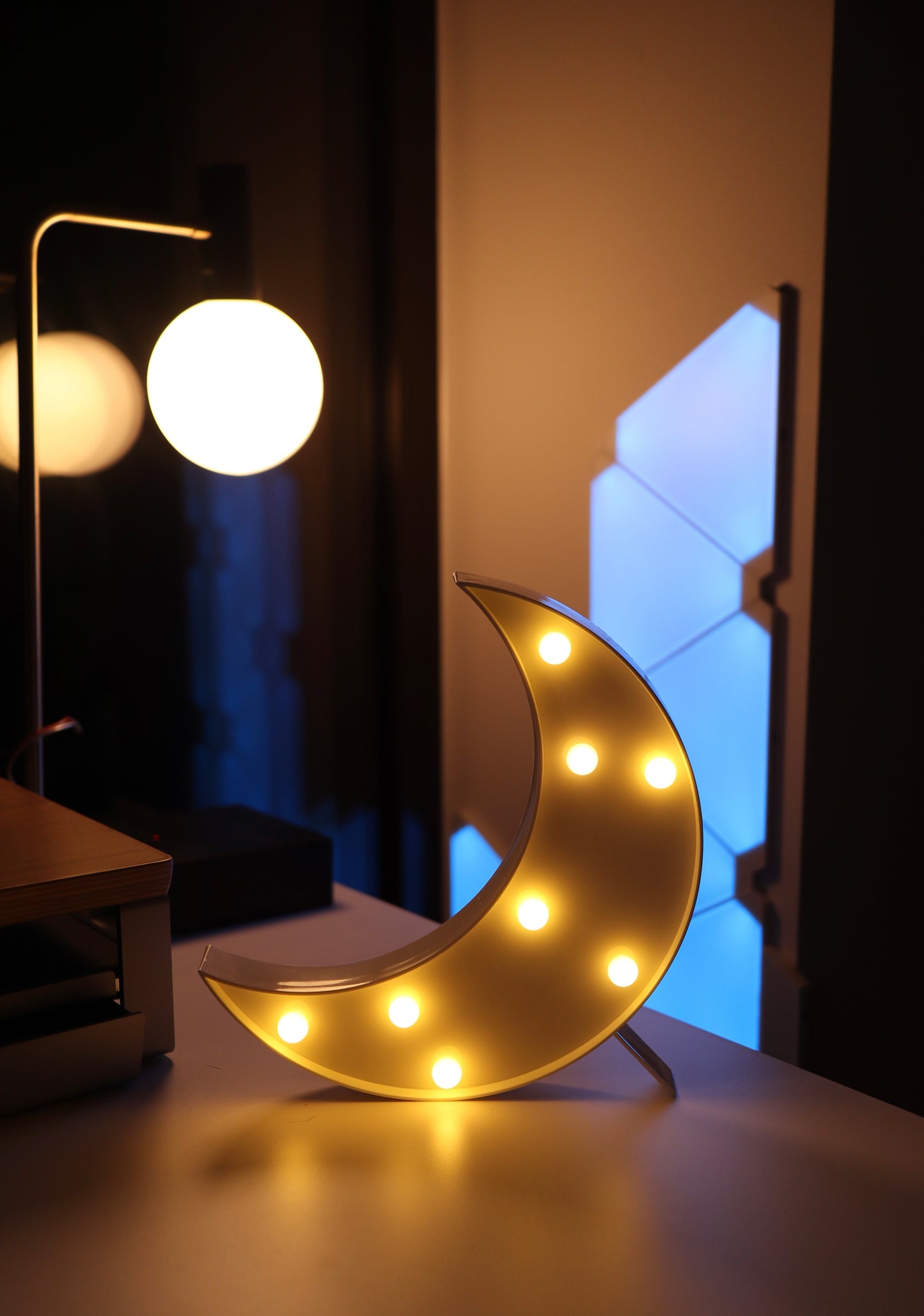 LED Moon Sign Light, Warm White LED Lamp For Living Room & Bedroom, Table & Wall Christmas Decoration for Kids & Adults - Battery Powered - White